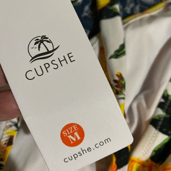 NWT CUPSHE swimsuit with a beautiful array of flowers 🌸 it’s an amazing suit!!! - Picture 7 of 7